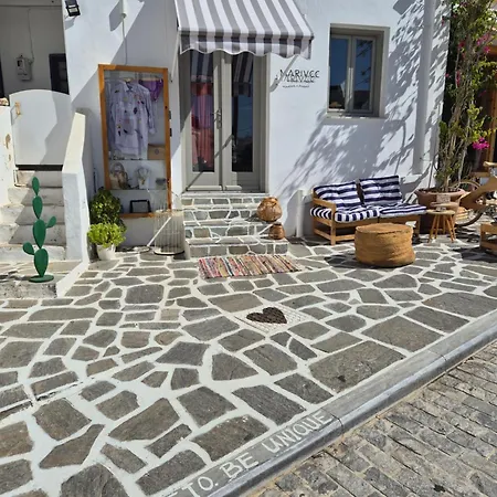 Islander House Center Naousa